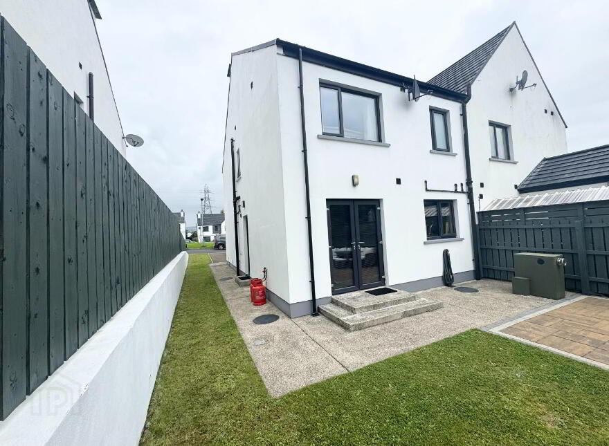29 Tullyardan Square, Culmore, Derry, BT48 8GT