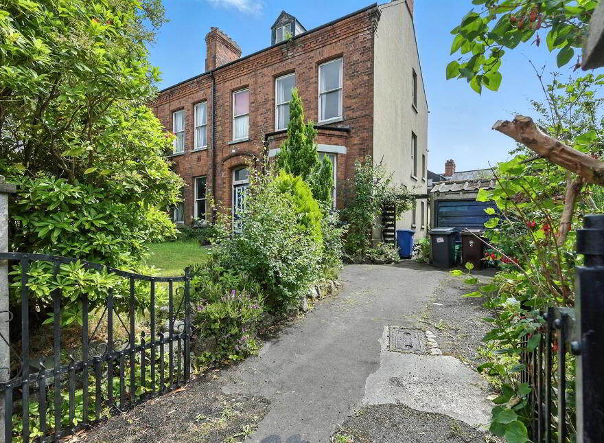 33 Marlborough Park North, Belfast, BT9 6HJ photo