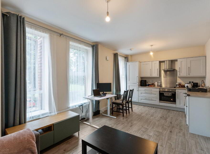 Flat 4, 6 Crescent Gardens, Belfast, BT7 1NS