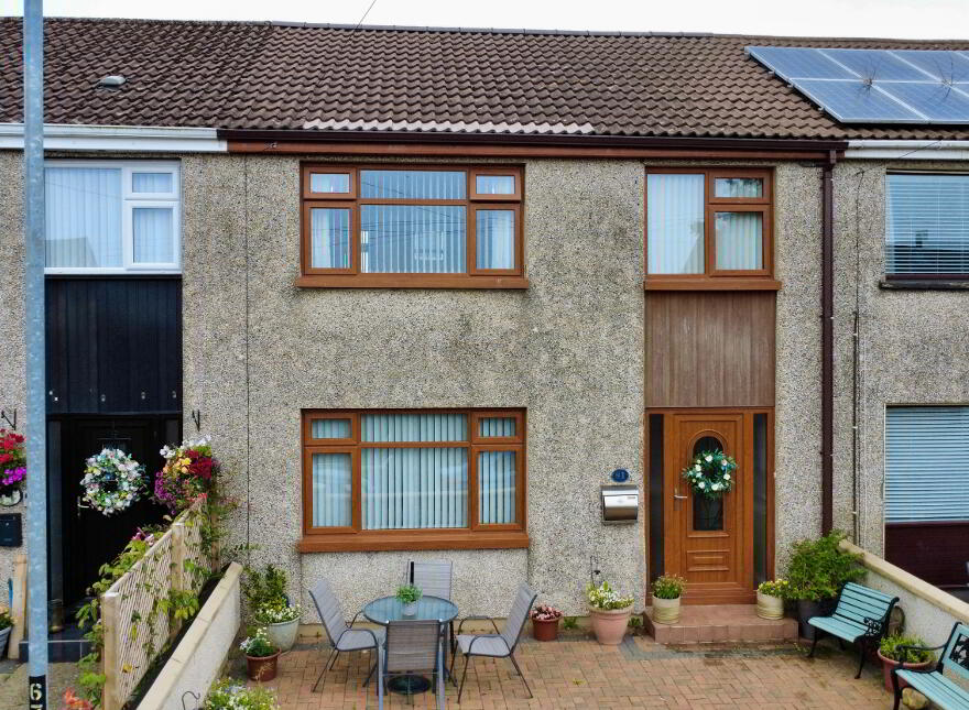 81 Seymour Gardens, Waterside, L’derry, BT47 6ND photo