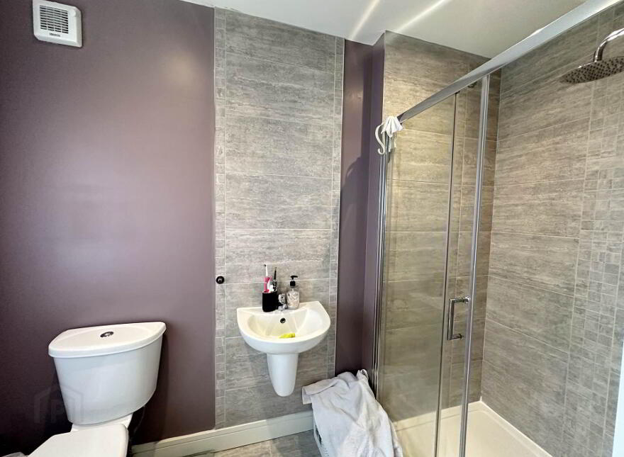 8 The Highways, Larne, BT40 2FW