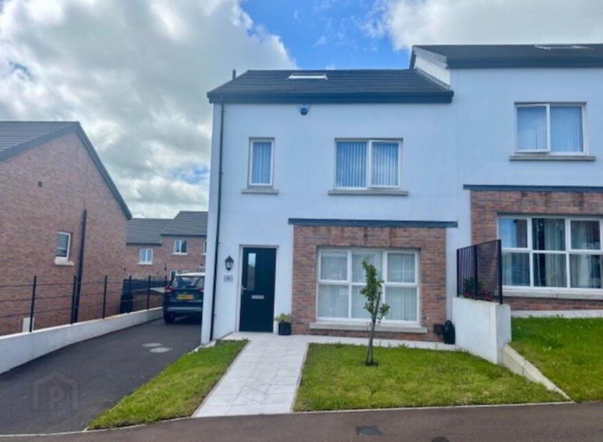 8 The Highways, Larne, BT40 2FW photo
