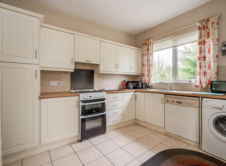 Bungalow @, 51 Middle Braniel Road, Belfast, BT5 7TU