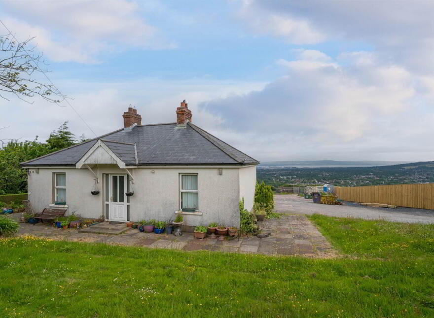 Bungalow @, 51 Middle Braniel Road, Belfast, BT5 7TU