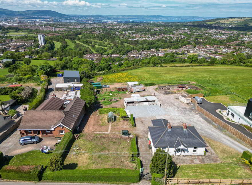 Bungalow @, 51 Middle Braniel Road, Belfast, BT5 7TU