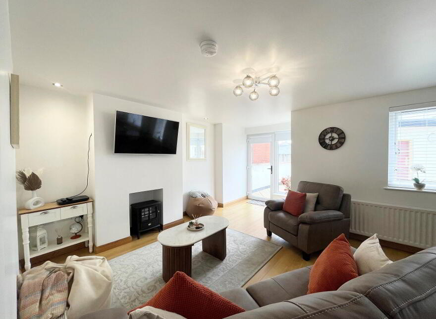Apt 7, HOLIDAY LET, Peninsula Apartments, Causeway Street, Portrush, BT56 8AB