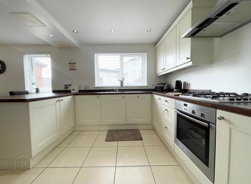 Apt 7, HOLIDAY LET, Peninsula Apartments, Causeway Street, Portrush, BT56 8AB