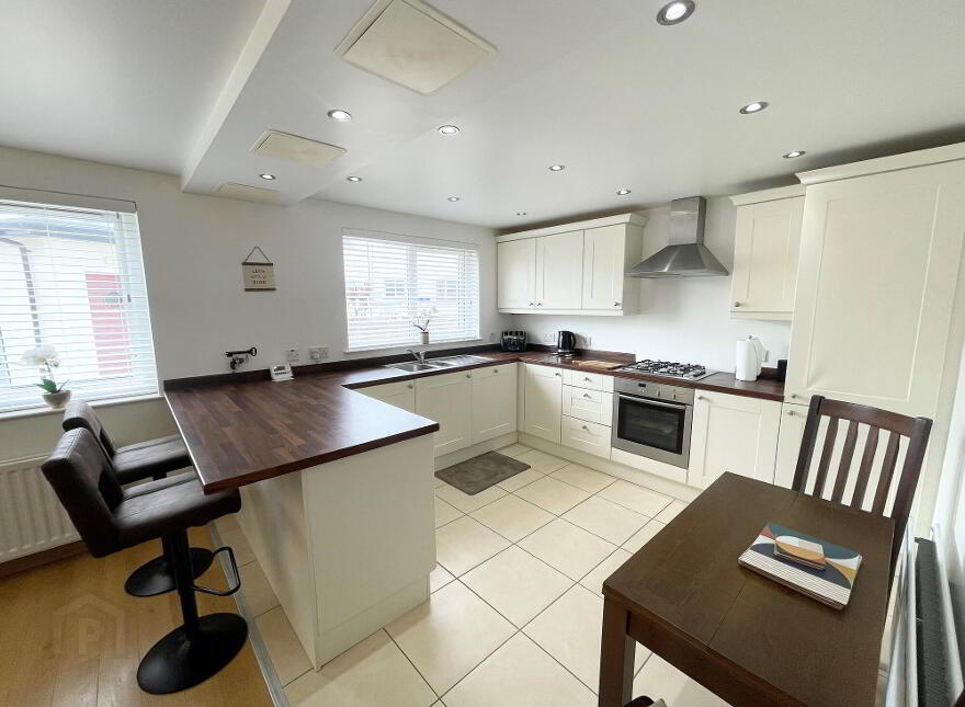 Apt 7, HOLIDAY LET, Peninsula Apartments, Causeway Street, Portrush, BT56 8AB