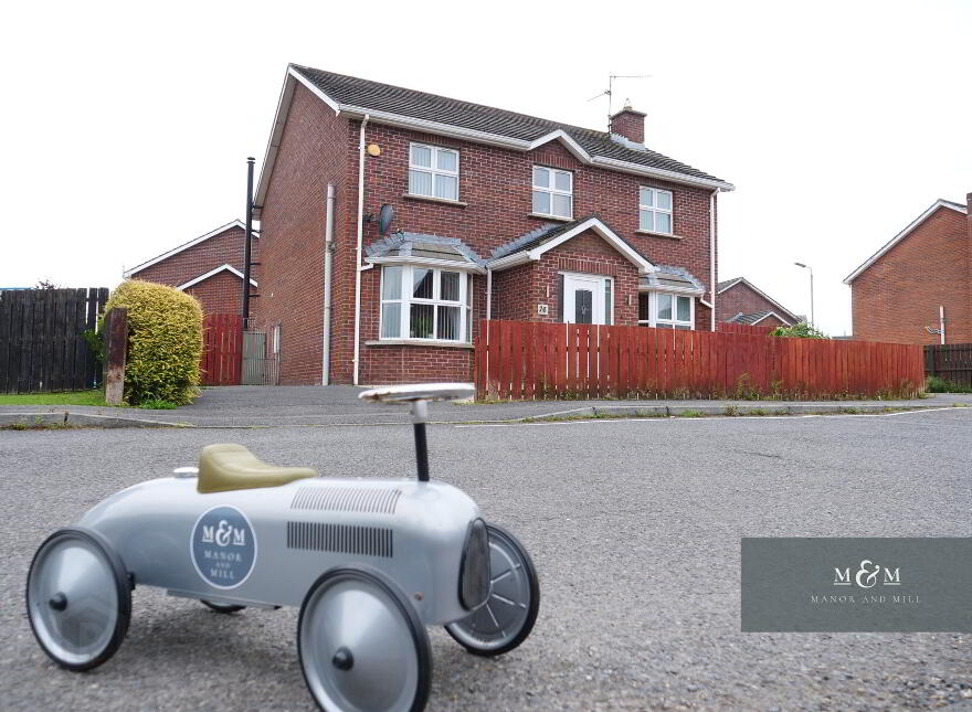 76 Larkfield Meadows, Moyraverty, Craigavon, BT65 5JD photo