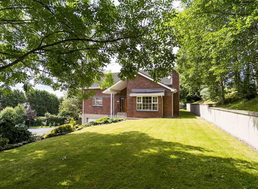 5 Rose Meadows, Lisburn, BT28 2FB
