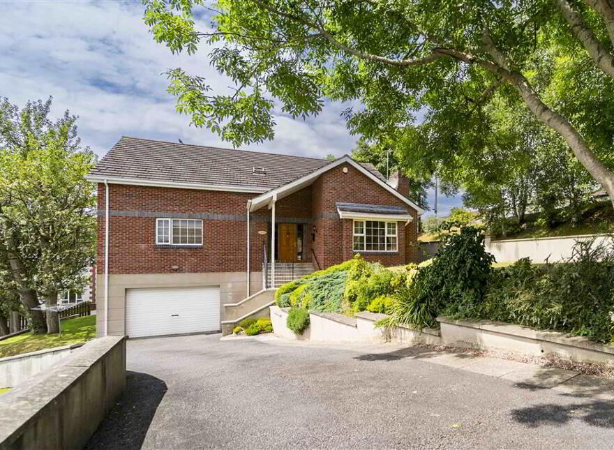 5 Rose Meadows, Lisburn, BT28 2FB