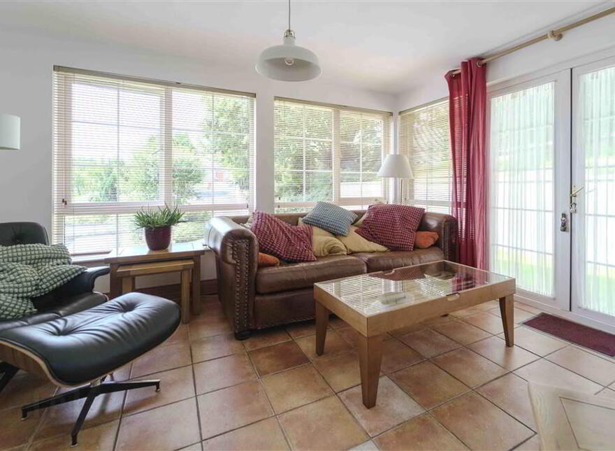 5 Rose Meadows, Lisburn, BT28 2FB