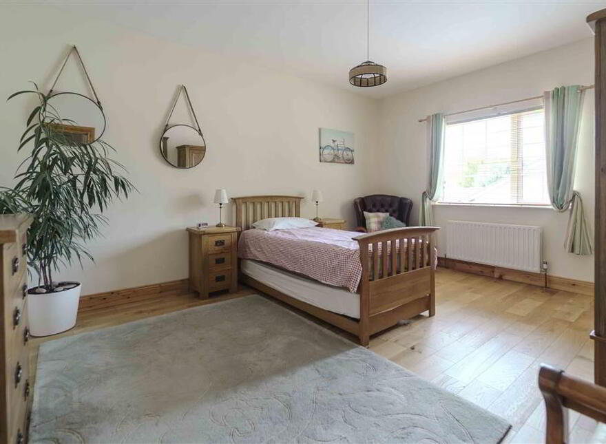 5 Rose Meadows, Lisburn, BT28 2FB