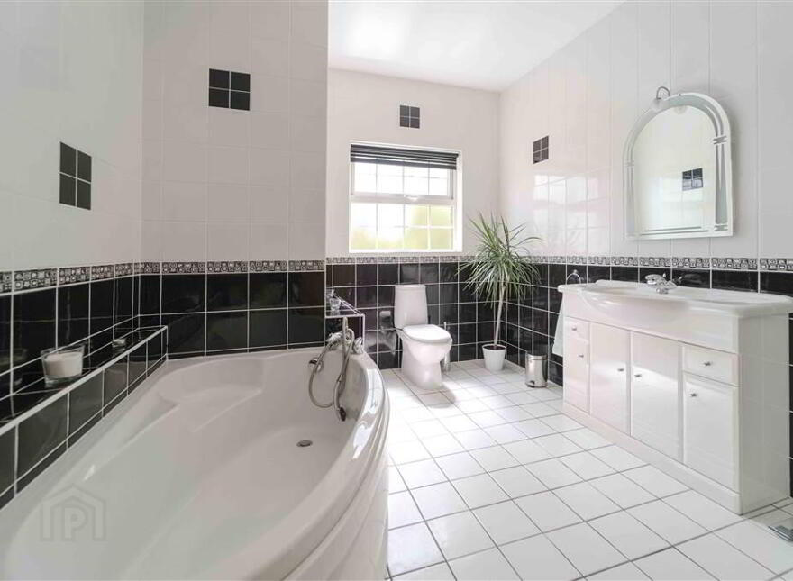 5 Rose Meadows, Lisburn, BT28 2FB