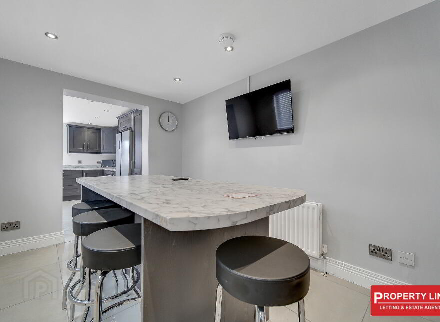 STUDENT ACCOMMODATION, 11 Park Avenue, Derry/Londonderry, BT48 0EH