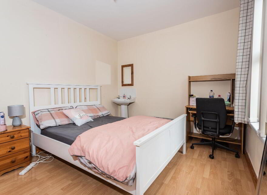 8 Cadogan Street, Belfast, BT7 1QW