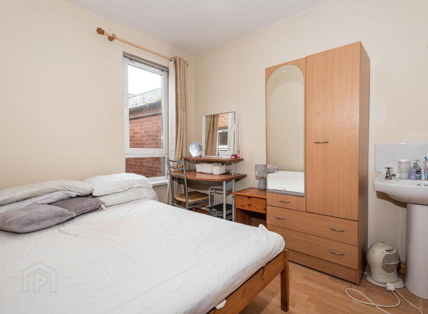 8 Cadogan Street, Belfast, BT7 1QW