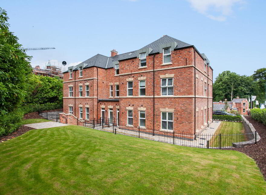Apartment 2 Hazelbank House 4 Lady Ishbel Boulevar, Belfast, BT8 8SJ