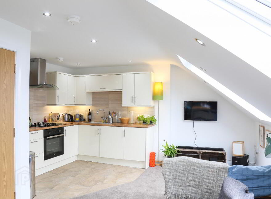 26b Sandown Road, 26b Sandown Road Ballyhackamore , BELFAST, Belfast, BT5 6GY
