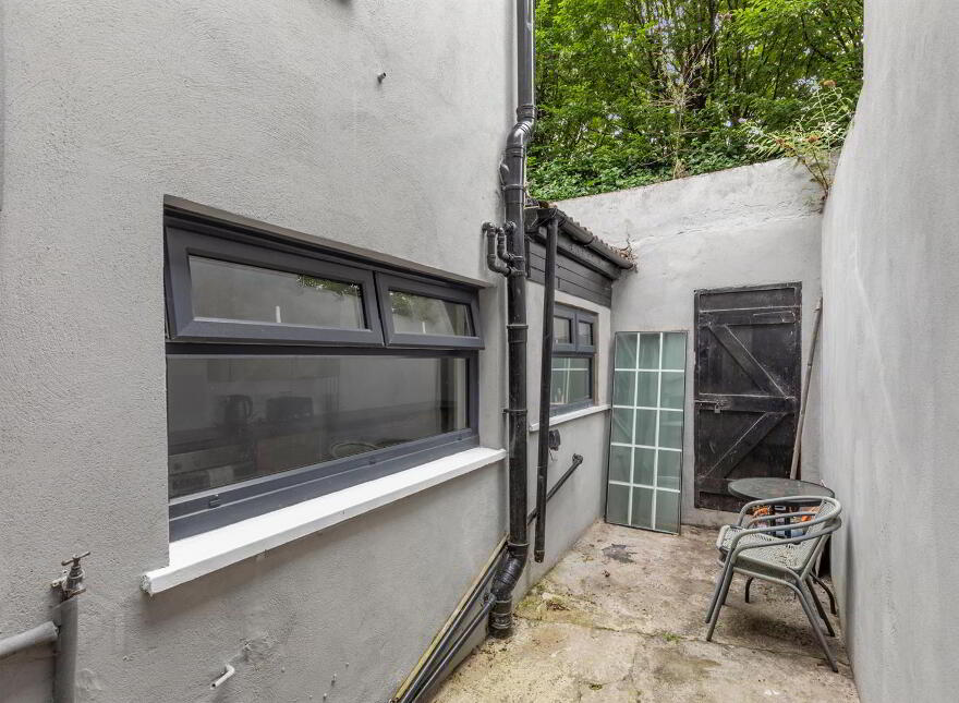65 Bloomfield Avenue, Belfast, BT5 5AA