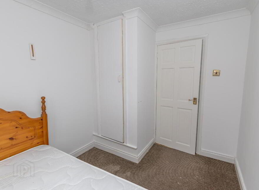 16 Hennessy Park, Newry, BT34 2EE