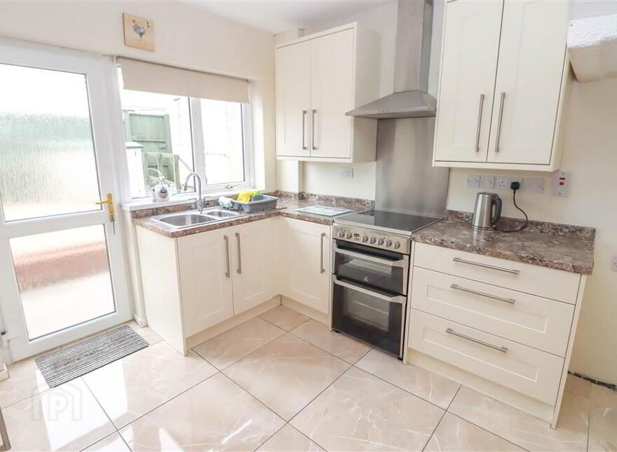 41 Enler Park Central, Dundonald, Belfast, BT16 2DJ