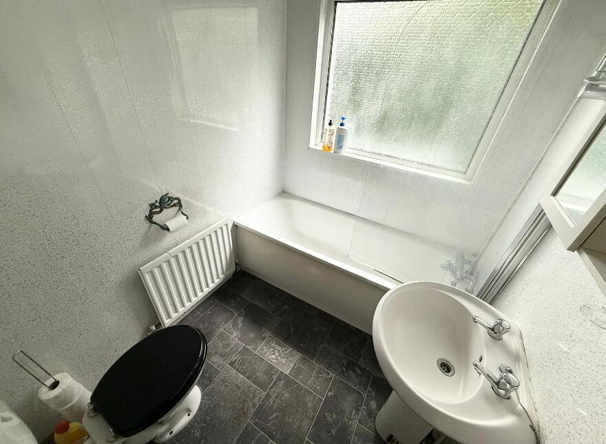Flat A, 156 Newtownards Road, Belfast, BT4 3EQ