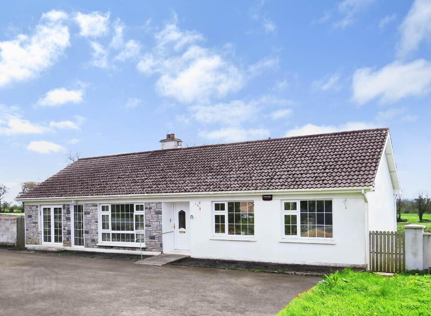 Castletown Village, Kilmallock, V35E240 photo