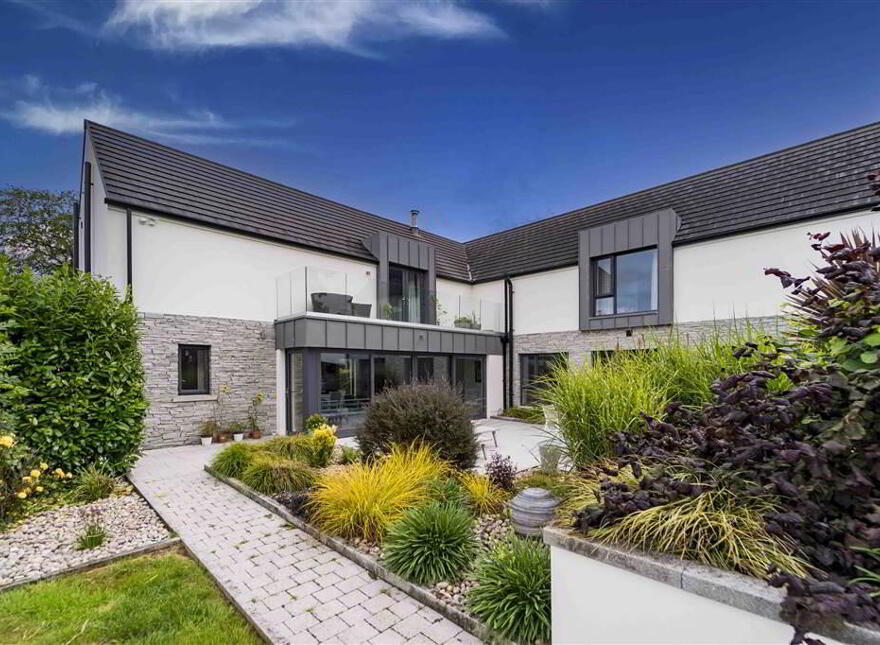 21 Comber Road, Royal Hillsborough, BT26 6LN