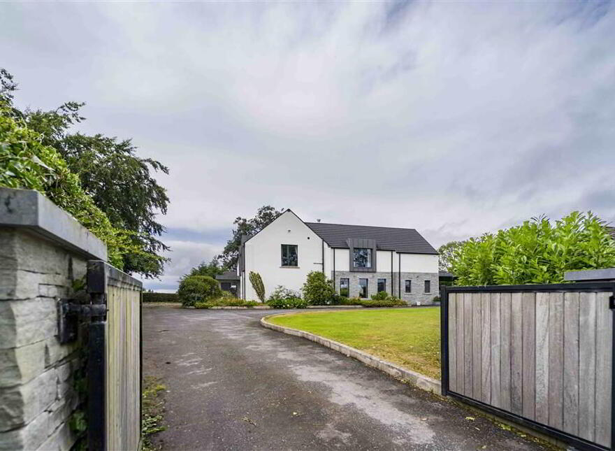 21 Comber Road, Royal Hillsborough, BT26 6LN