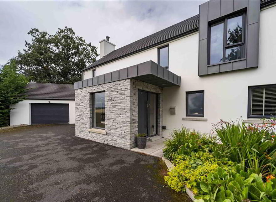 21 Comber Road, Royal Hillsborough, BT26 6LN
