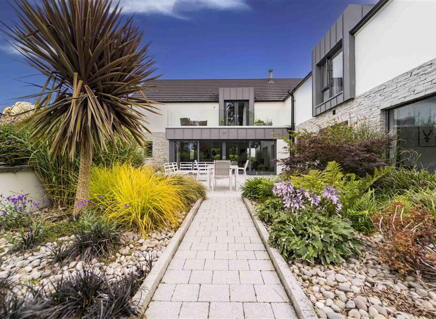 21 Comber Road, Royal Hillsborough, BT26 6LN