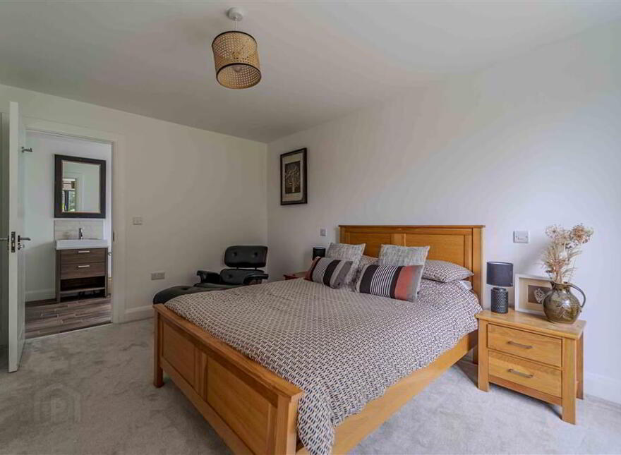 21 Comber Road, Royal Hillsborough, BT26 6LN