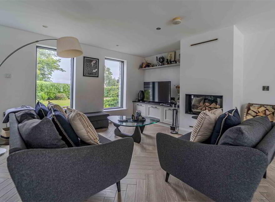 21 Comber Road, Royal Hillsborough, BT26 6LN