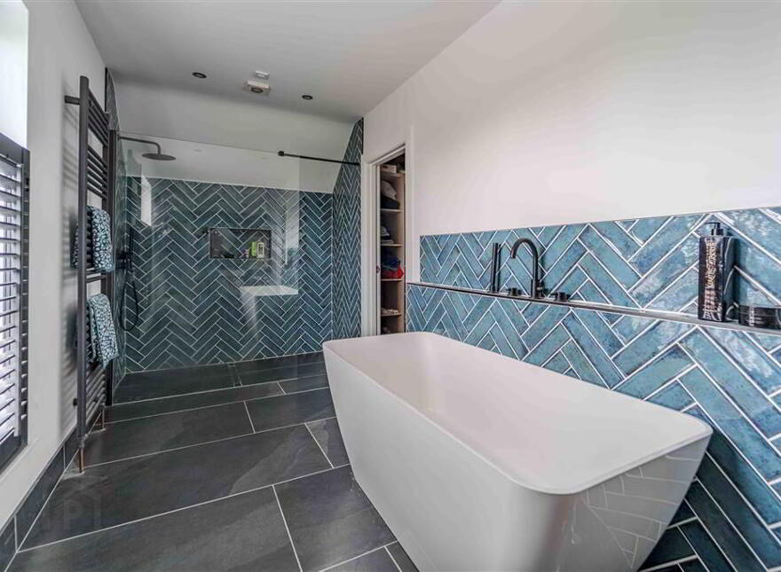 21 Comber Road, Royal Hillsborough, BT26 6LN