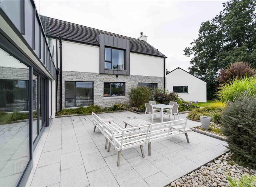 21 Comber Road, Royal Hillsborough, BT26 6LN