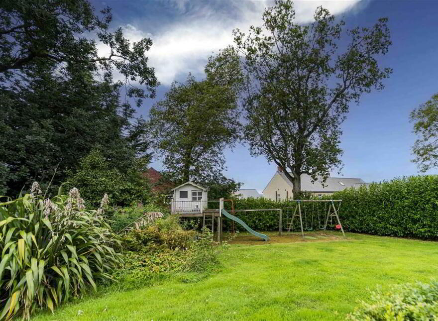21 Comber Road, Royal Hillsborough, BT26 6LN