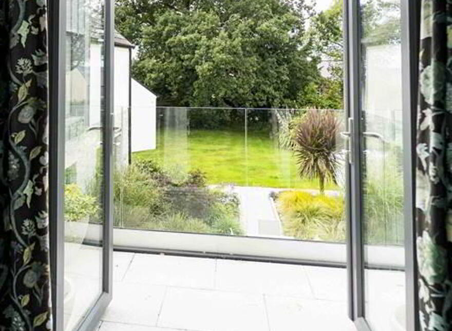 21 Comber Road, Royal Hillsborough, BT26 6LN