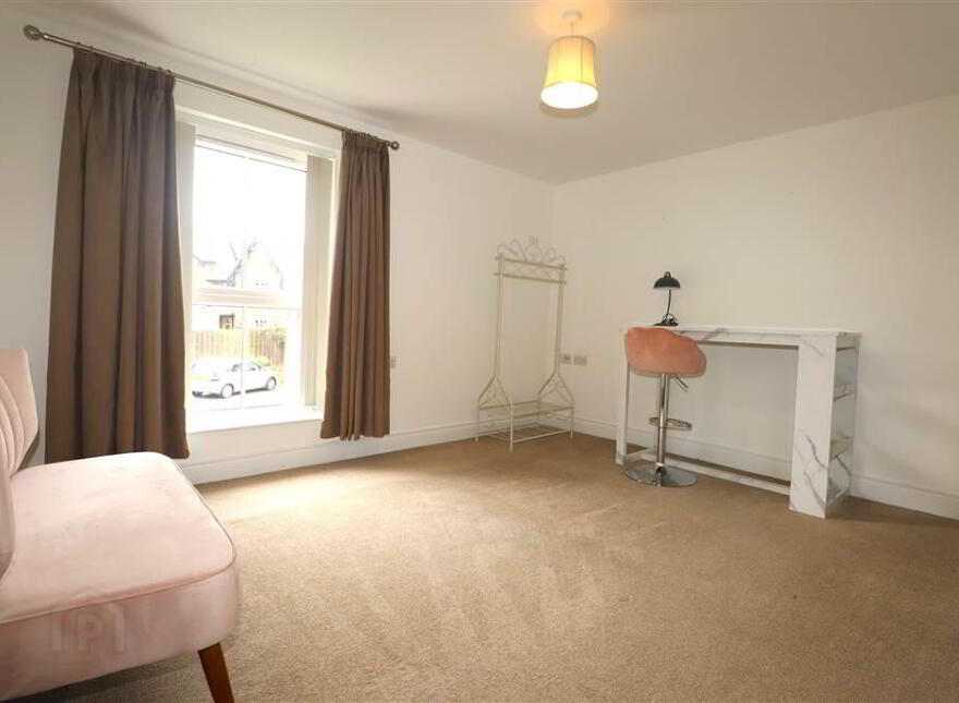 4, 15 Ballantine Square, Lisburn, BT27 5FU