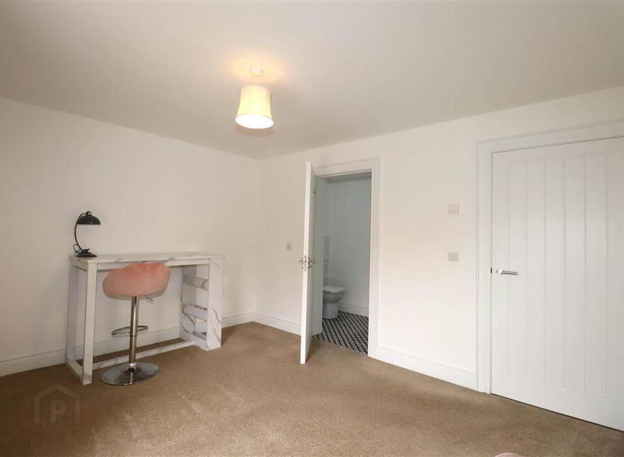 4, 15 Ballantine Square, Lisburn, BT27 5FU