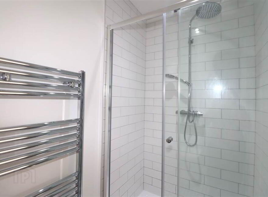 4, 15 Ballantine Square, Lisburn, BT27 5FU