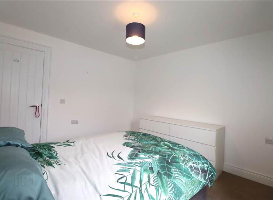 4, 15 Ballantine Square, Lisburn, BT27 5FU