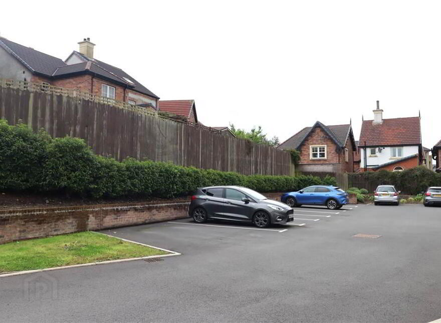 4, 15 Ballantine Square, Lisburn, BT27 5FU