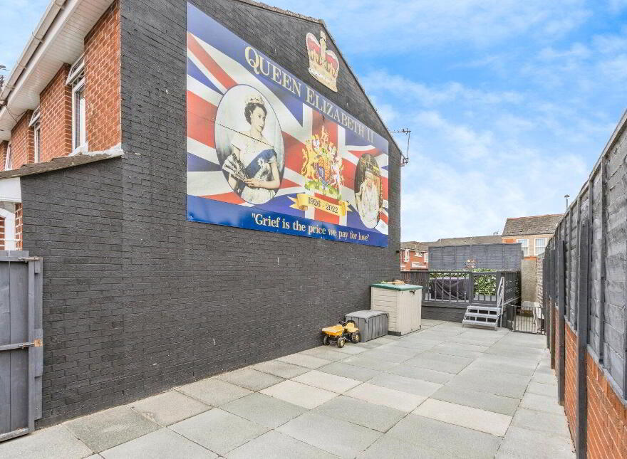1 Rowland Way, Belfast, BT12 5BZ
