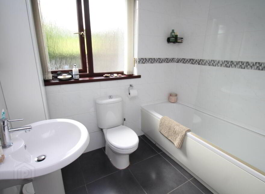 4 Hillhead Road, Ballycarry, Carrickfergus, BT38 9HE