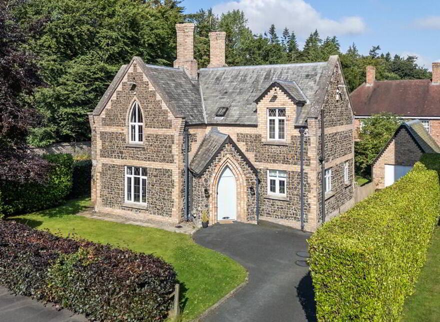 1 Governors Gate, Ballynahinch Road, Royal Hillsborough, BT26 6FE photo
