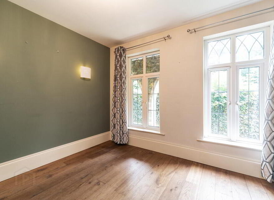 1 Governors Gate, Ballynahinch Road, Royal Hillsborough, BT26 6FE