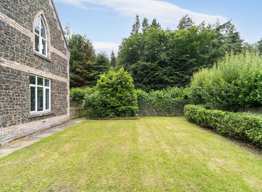 1 Governors Gate, Ballynahinch Road, Royal Hillsborough, BT26 6FE