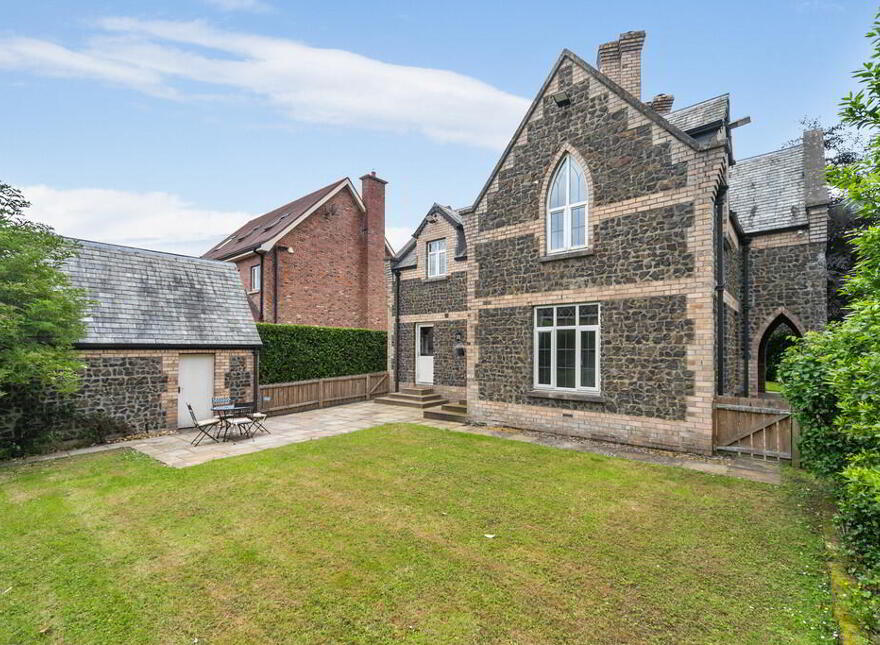 1 Governors Gate, Ballynahinch Road, Royal Hillsborough, BT26 6FE