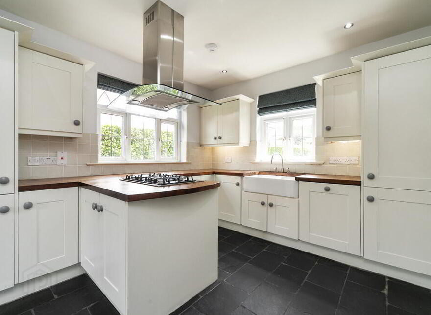 1 Governors Gate, Ballynahinch Road, Royal Hillsborough, BT26 6FE